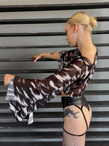 Укороченная кофта NOIR CROP